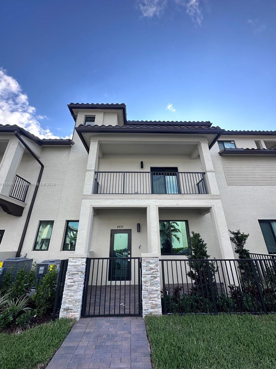 4470 Nw 83rd Ave, Miami, FL 33166