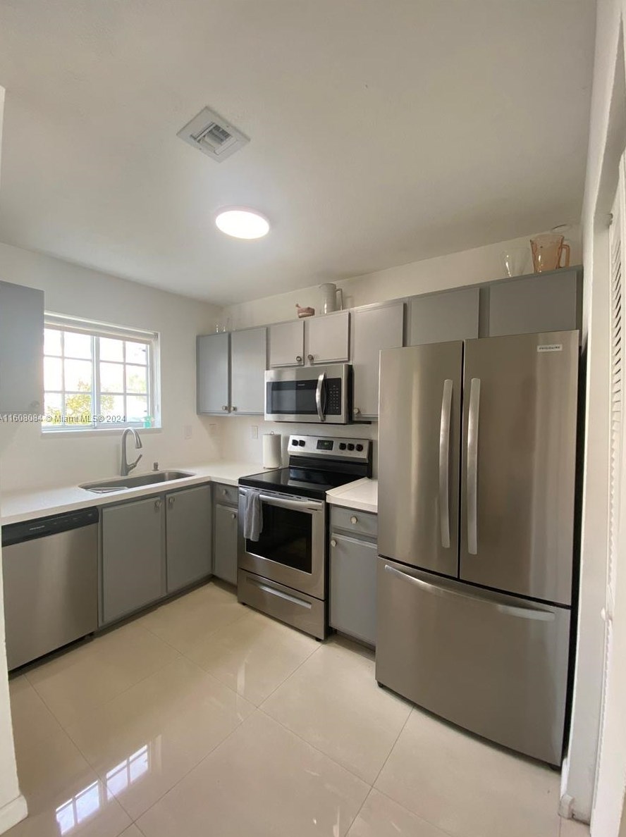 2198 167th St, Miami, FL 33054-6665
