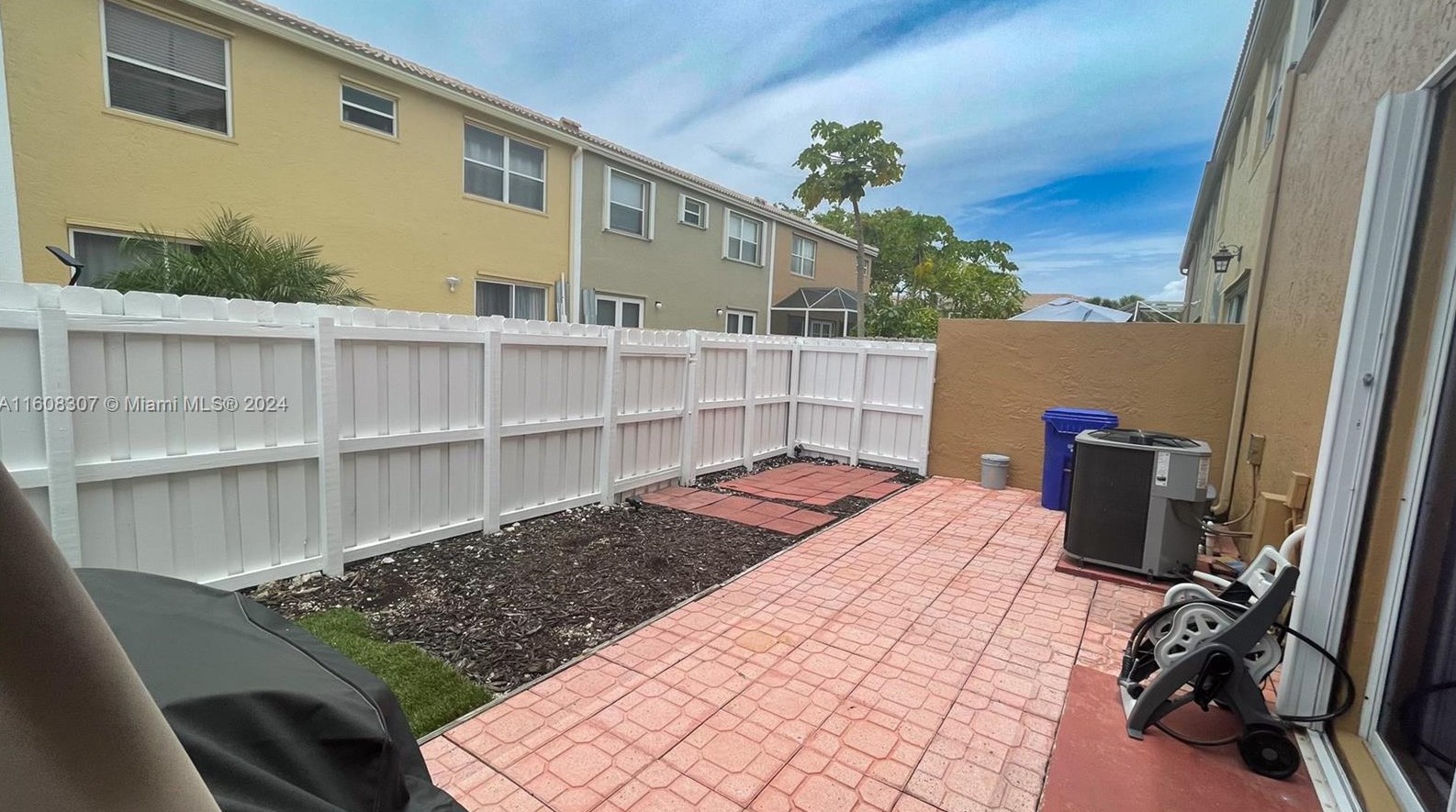 1360 154th Ave, Hollywood, FL 33028-1657