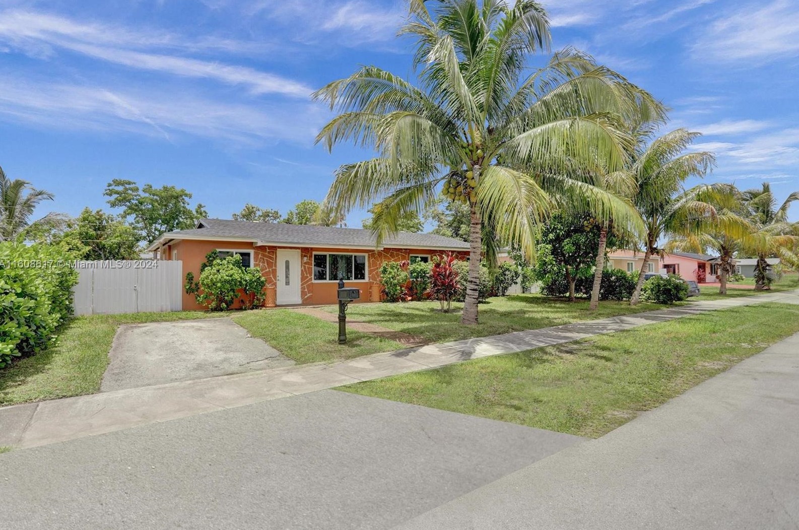 75 206th Ter, Miami, FL 33169-2614