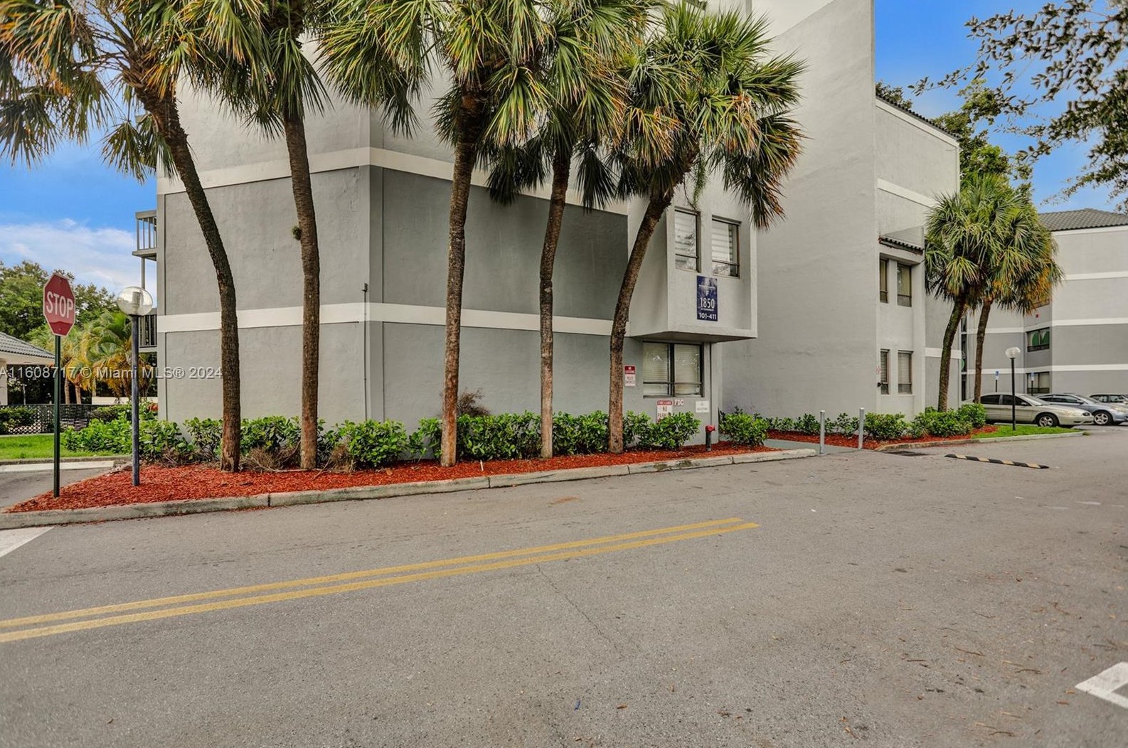 1850 N Congress Ave #404, West Palm Beach, FL 33401