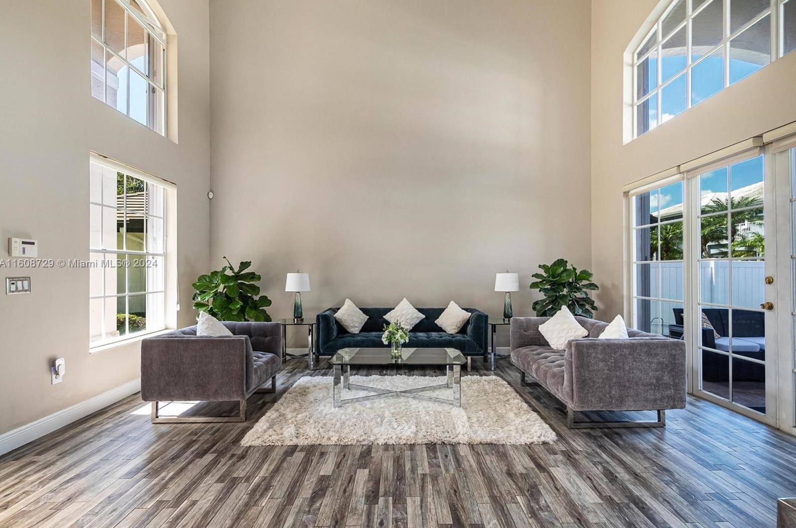 15941 83rd Ave, Hialeah FL  33016-2249 exterior