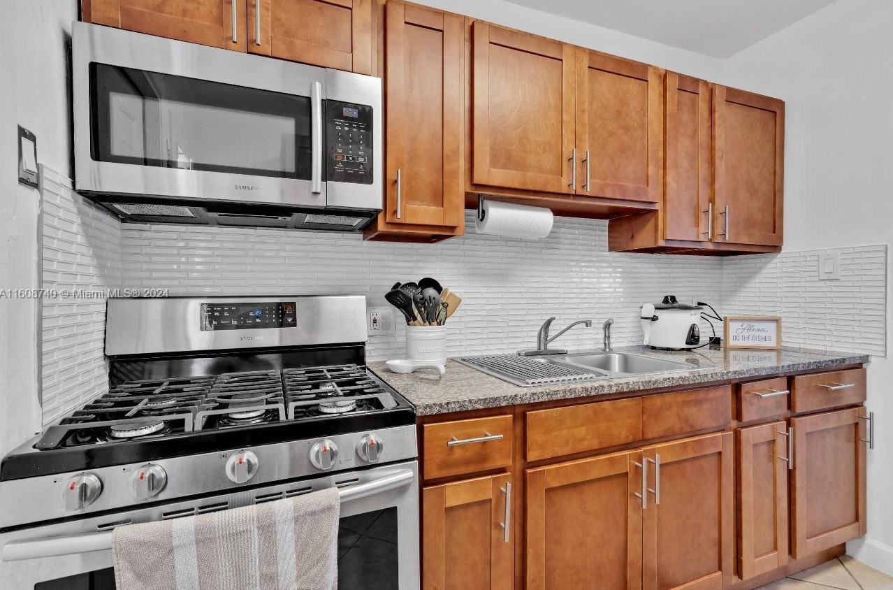 2405 Funston St, Hollywood FL  33020-5835 exterior