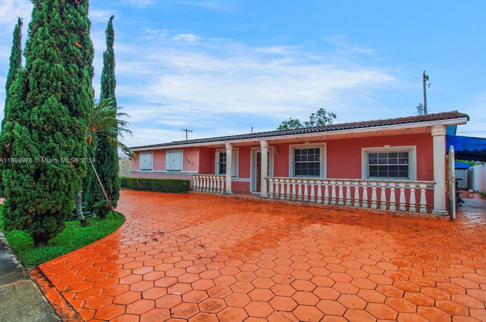 7350 169th Ter, Hialeah, FL 33015-4133