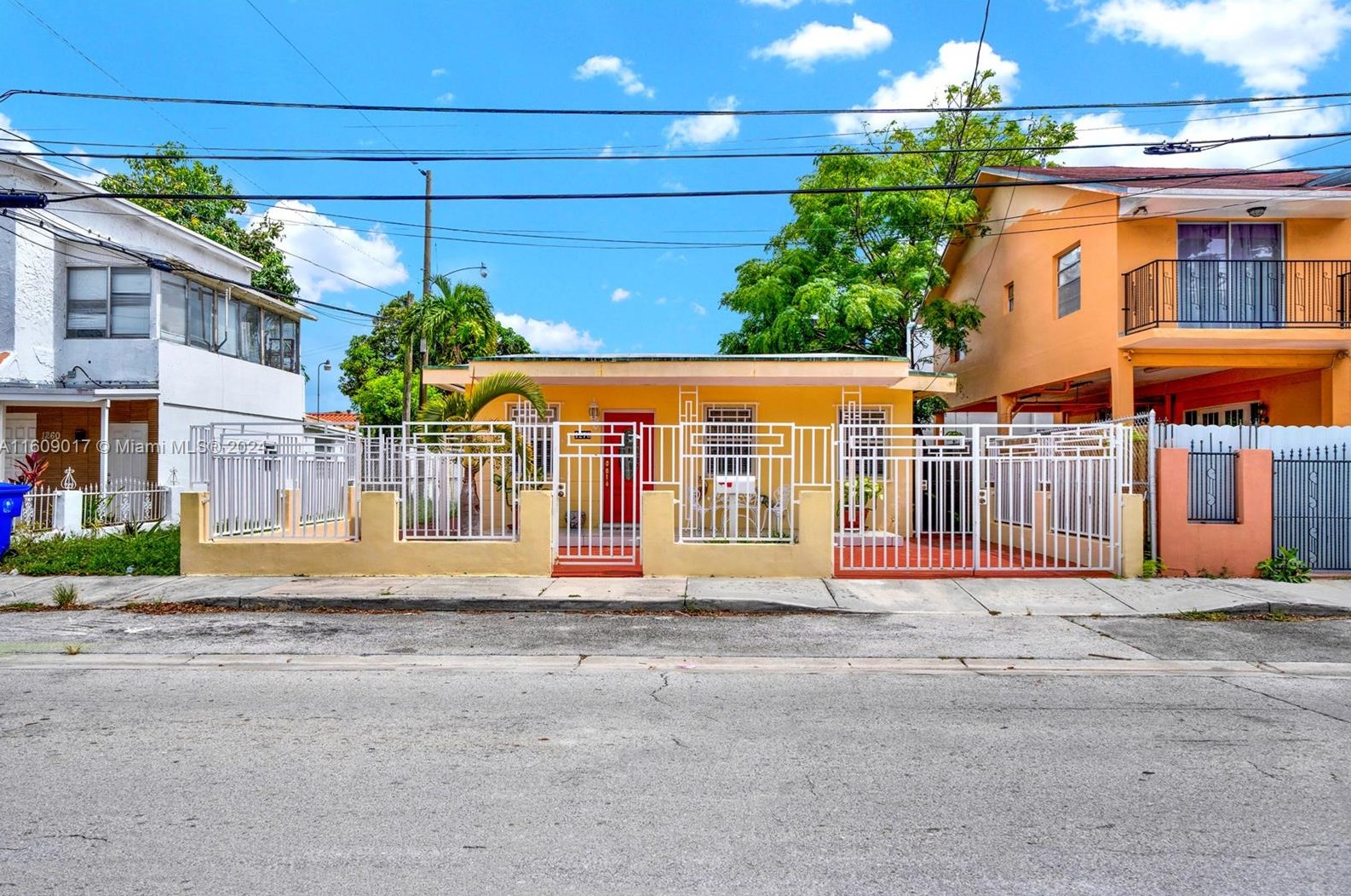1270 10th St, Miami, FL 33135-5454