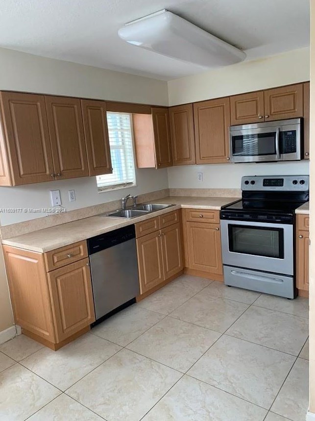 2200 Taylor St, Hollywood, FL 33020-4420