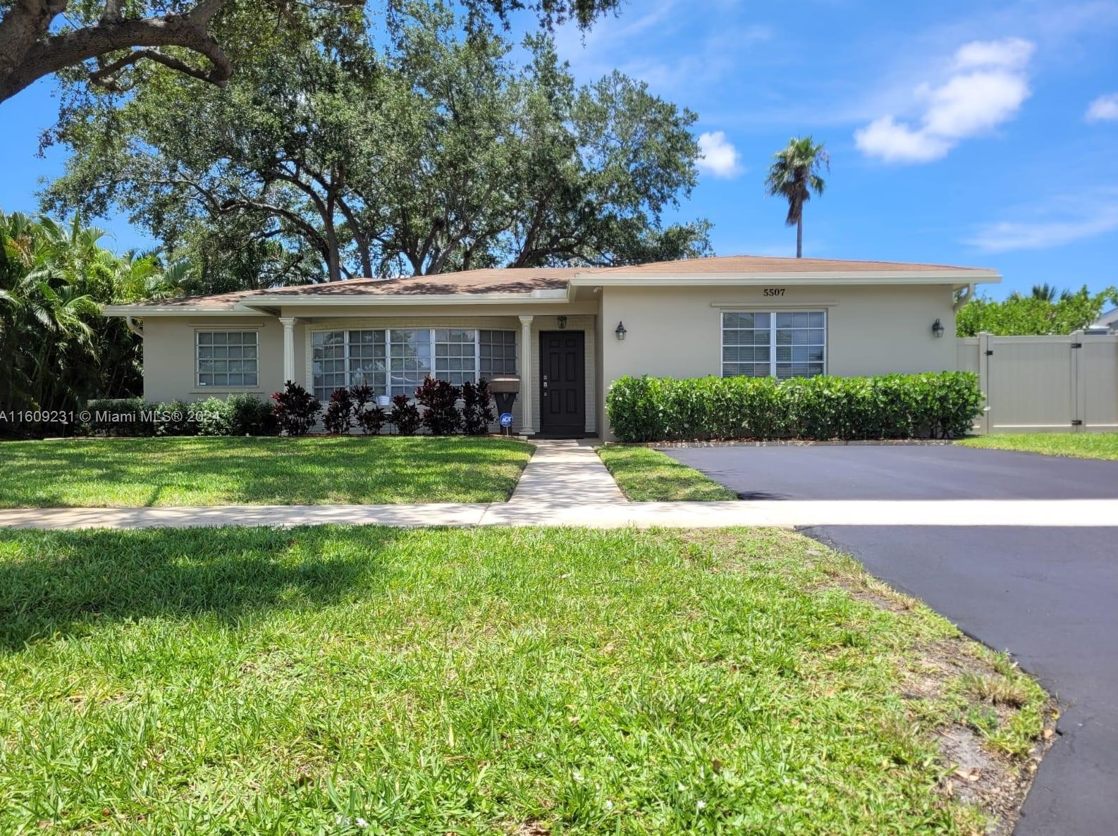 5507 Mckinley St, Hollywood, FL 33021