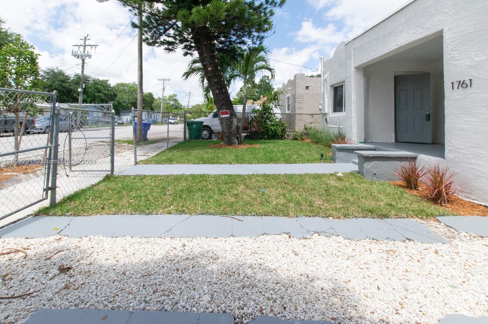 1761 42nd St, Miami, FL 33142-4866