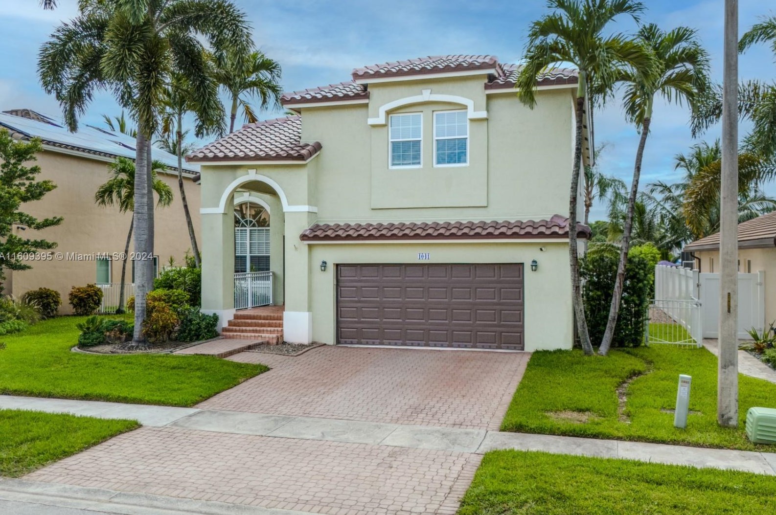 1041 Nw 185th Ave, Hollywood, FL 33029