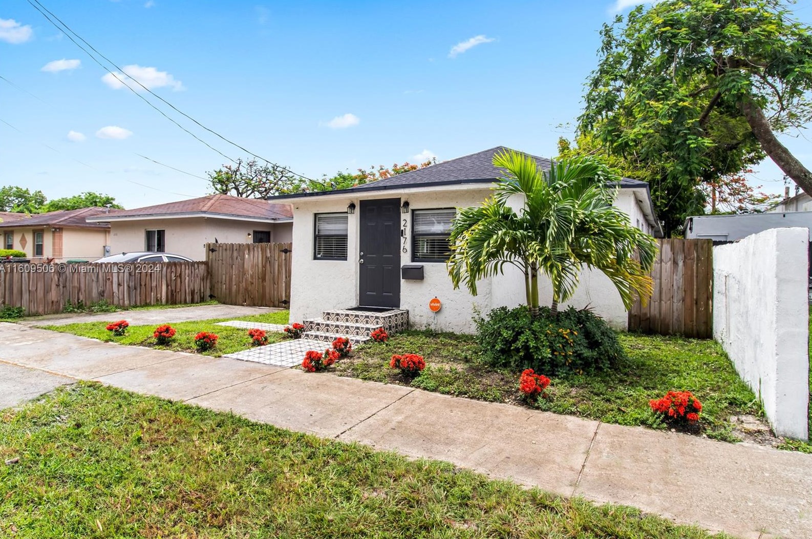 2176 51st St, Miami, FL 33142-3768