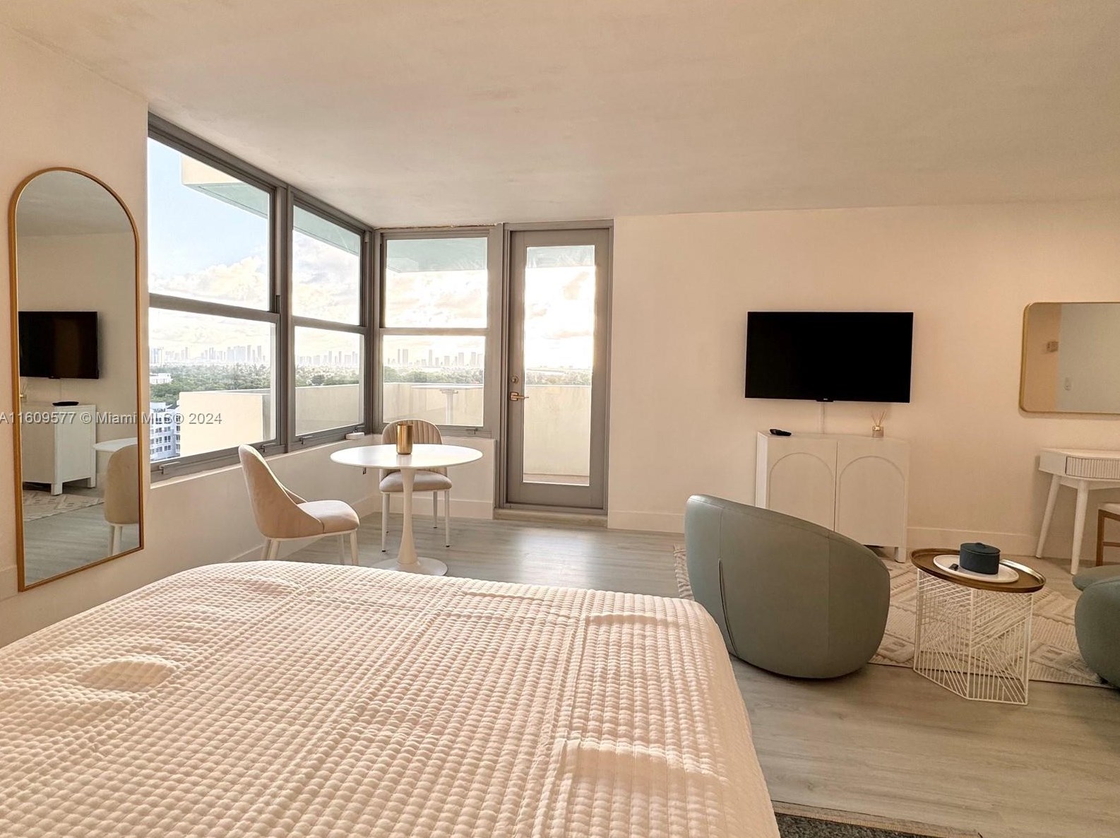 2899 Collins Ave #1226, Miami, FL 33140