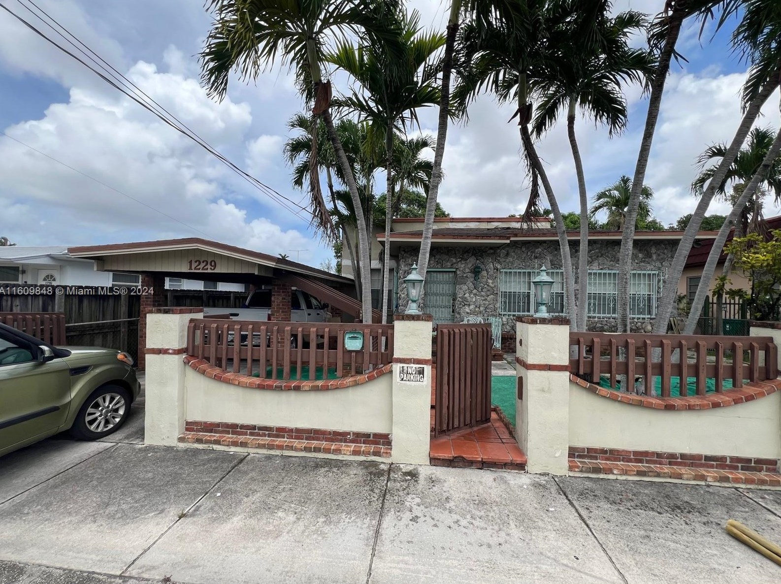 1229 32nd Pl, Miami, FL 33125-2827