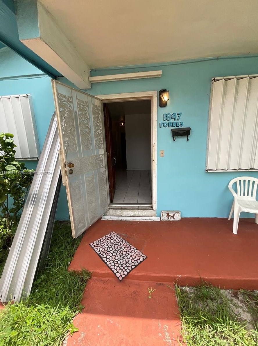 1847 63rd St, Miami, FL 33147-7831