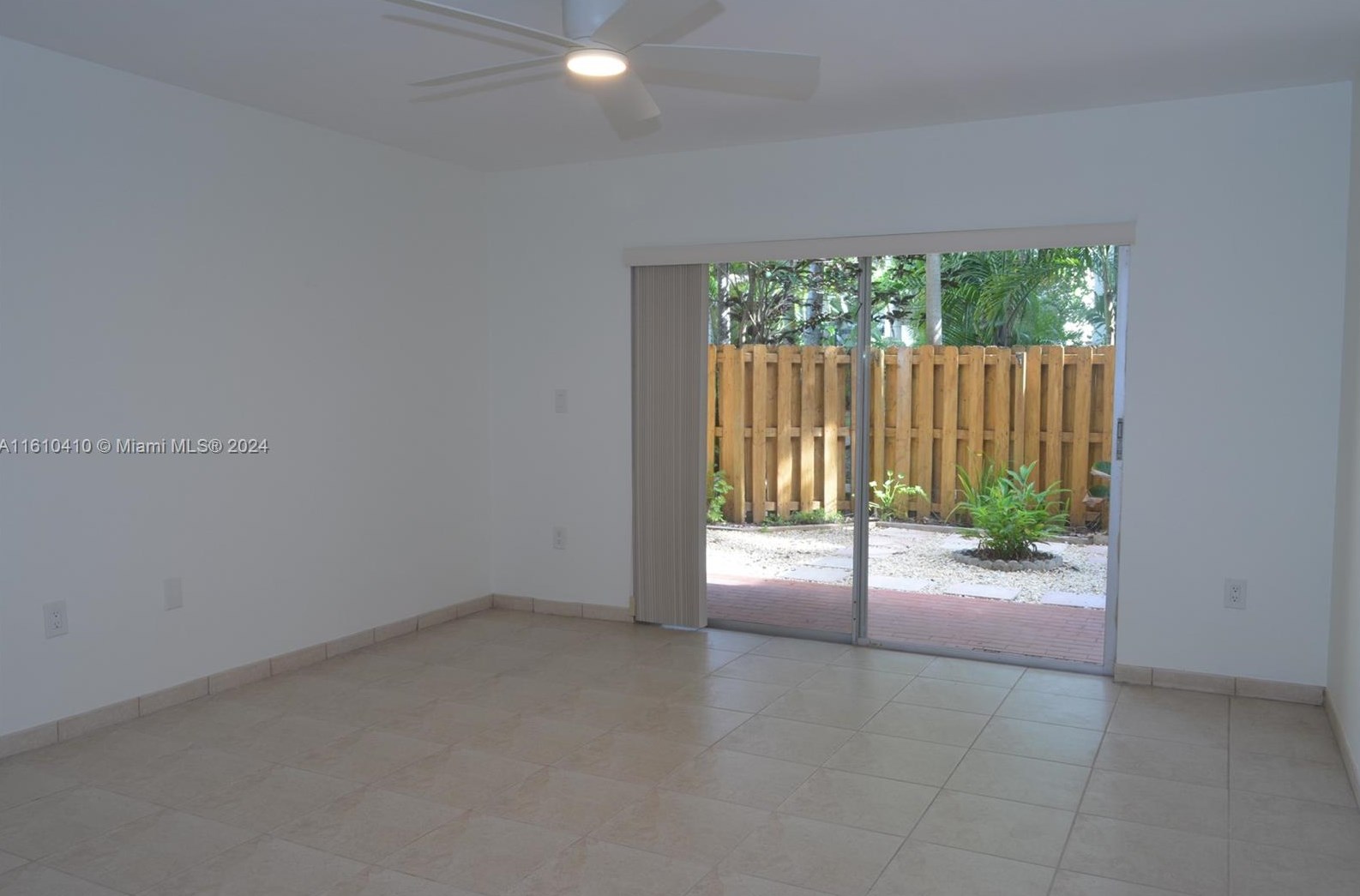 6886 N Kendall Dr Apt D104, Miami, FL 33156