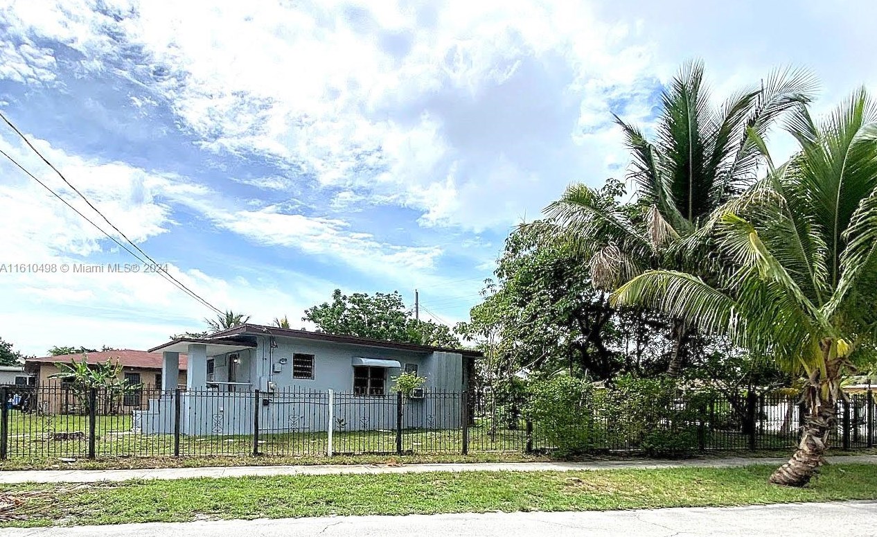 1105 112th St, Miami, FL 33161-6847