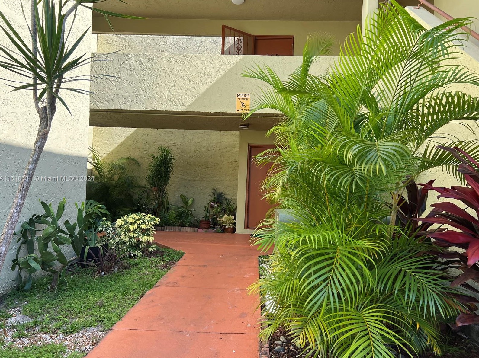 9380 W Flagler St #106a, Miami, FL