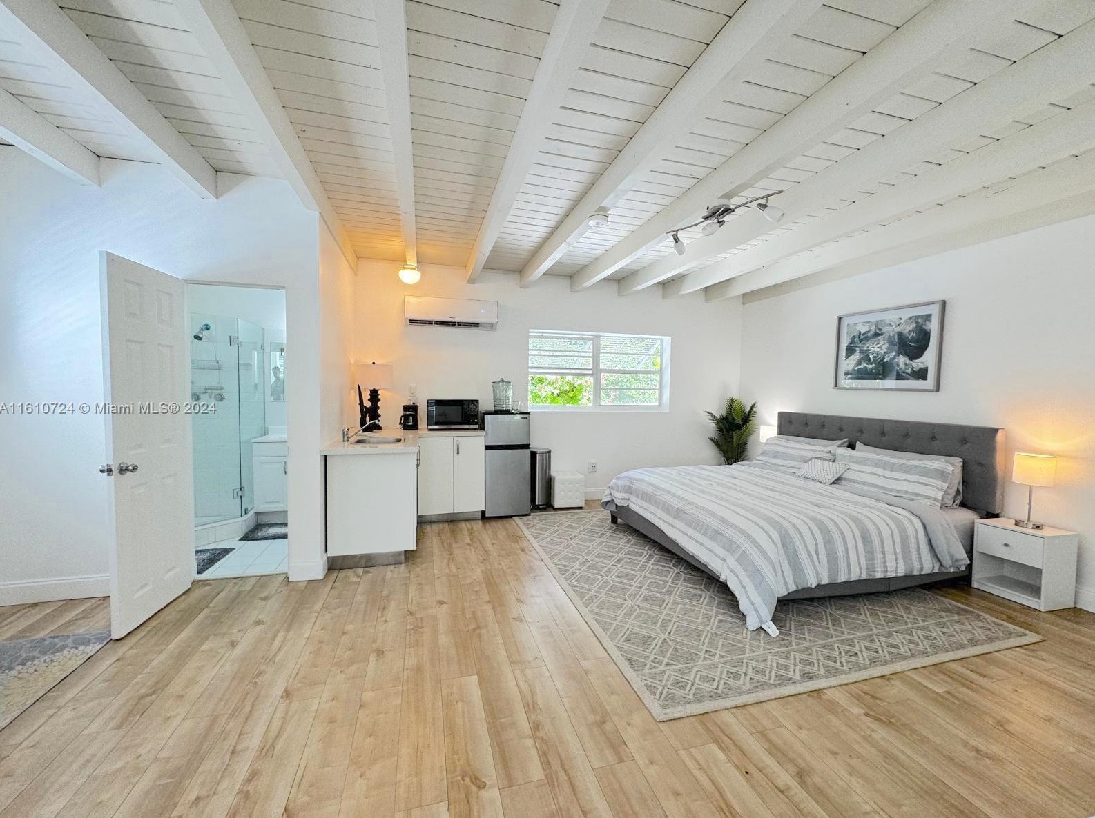 560 107 St, Miami FL 33156-4162 exterior