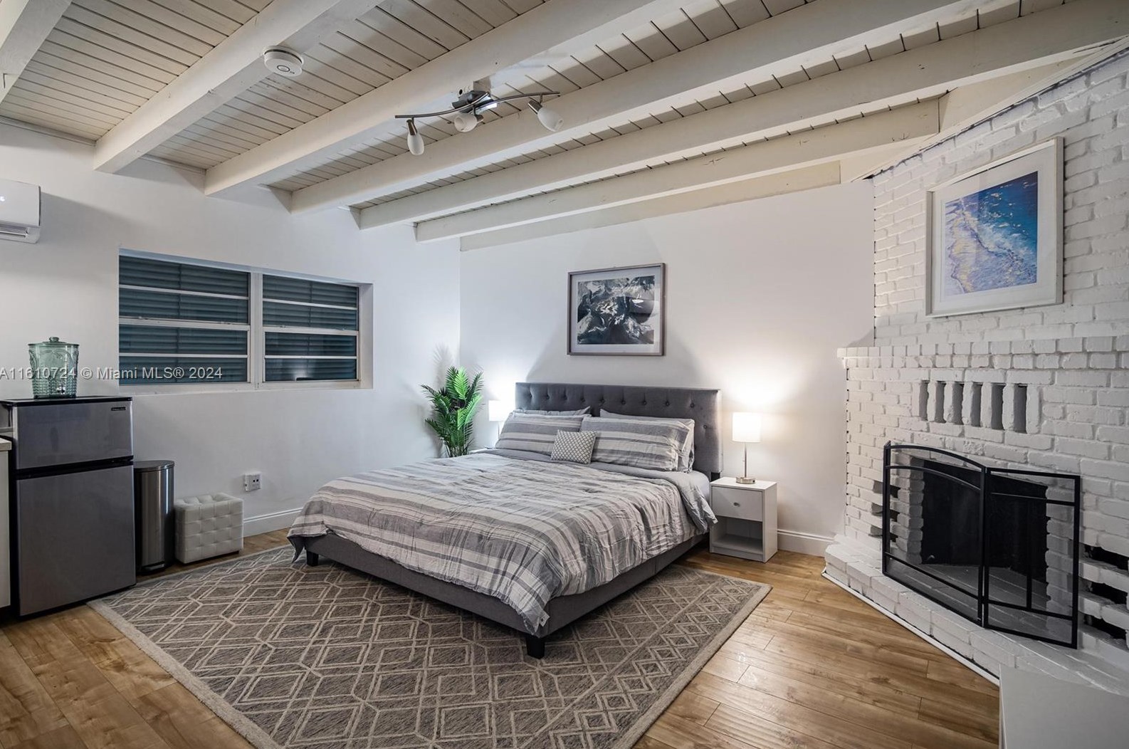 560 107 St, Miami FL 33156-4162 exterior