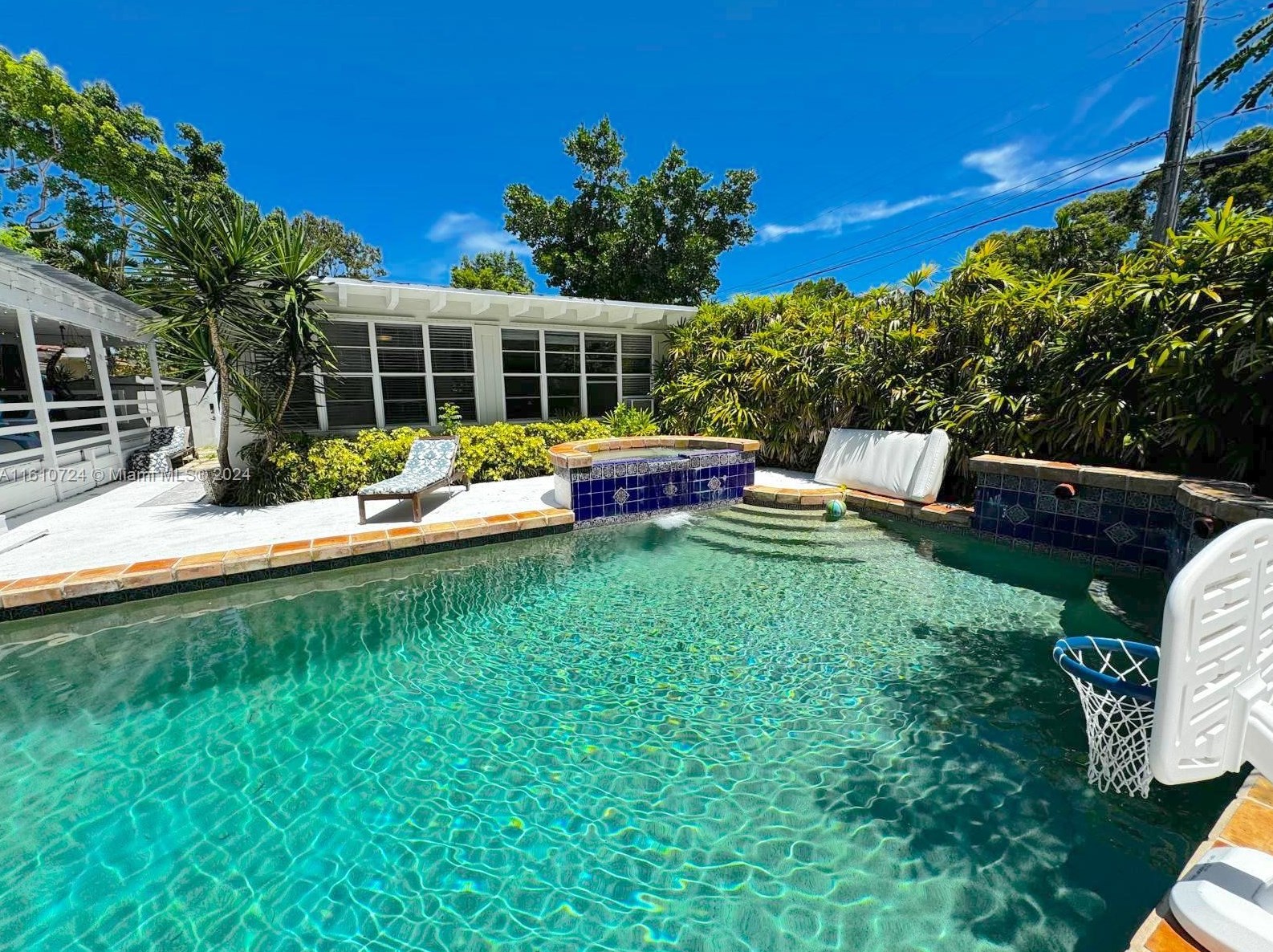 560 107 St, Miami FL 33156-4162 exterior