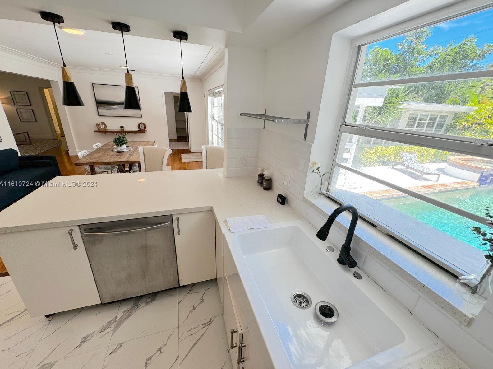 560 107 St, Miami FL 33156-4162 exterior