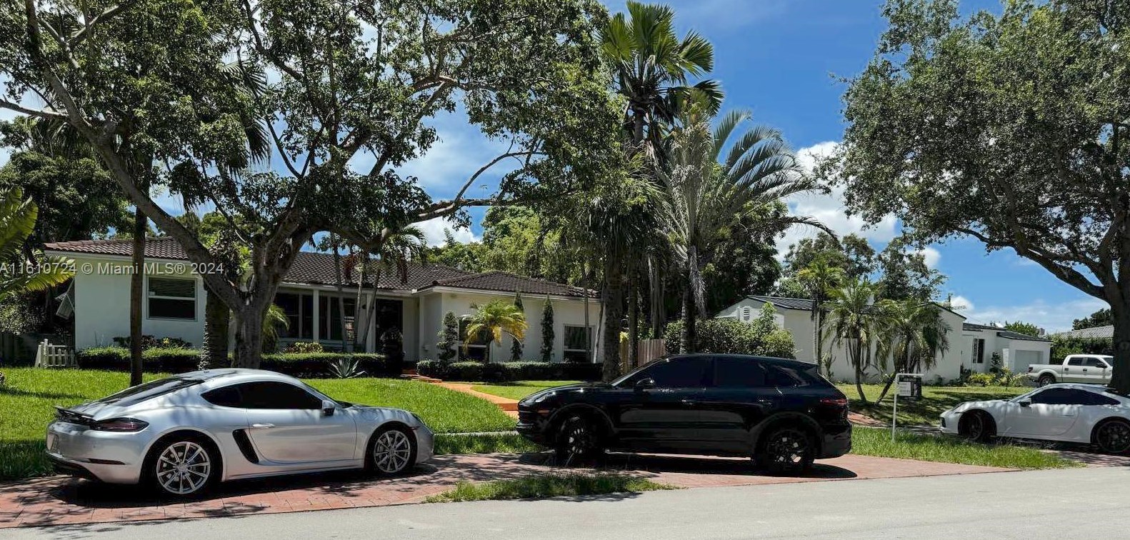 560 107 St, Miami FL 33156-4162 exterior