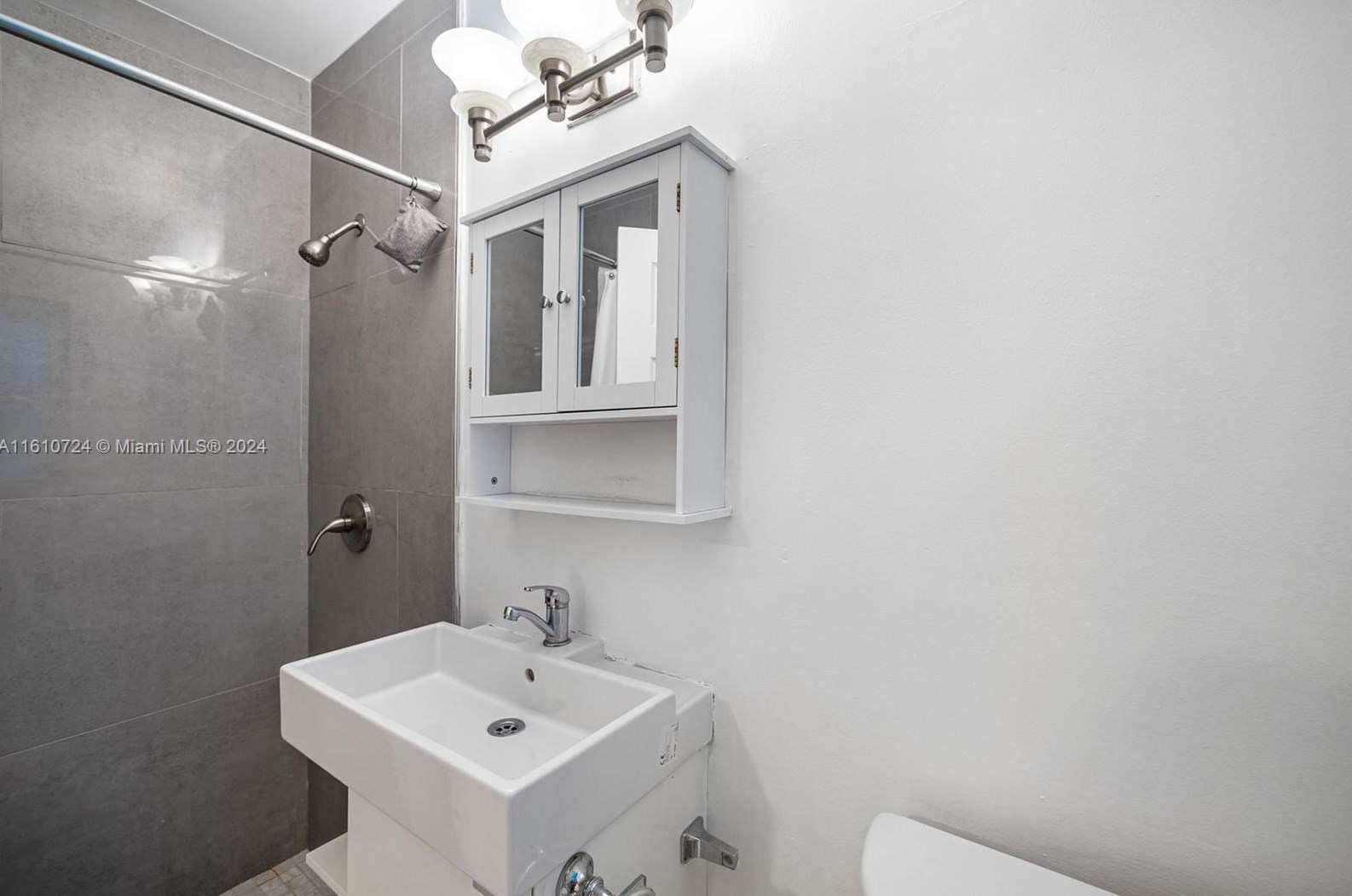 560 107 St, Miami FL 33156-4162 exterior