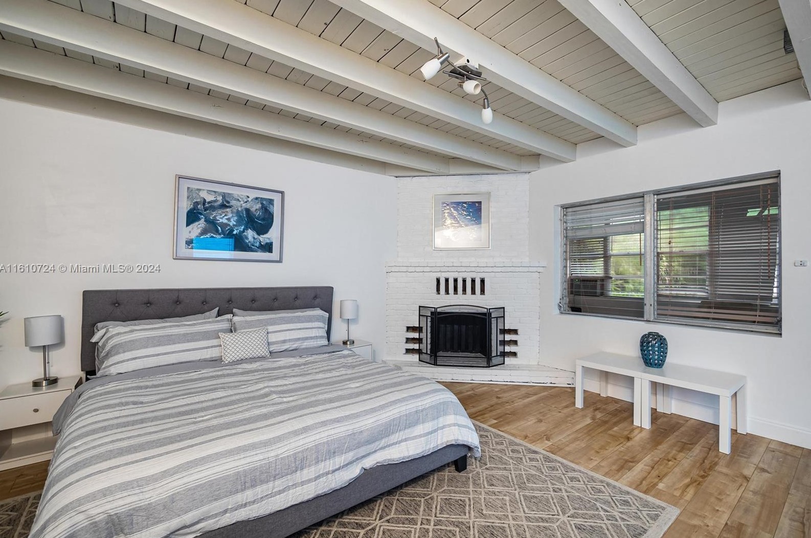 560 107 St, Miami FL 33156-4162 exterior