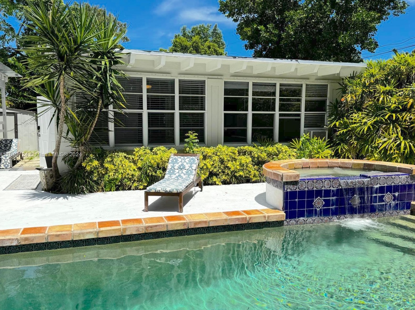 560 107 St, Miami FL 33156-4162 exterior