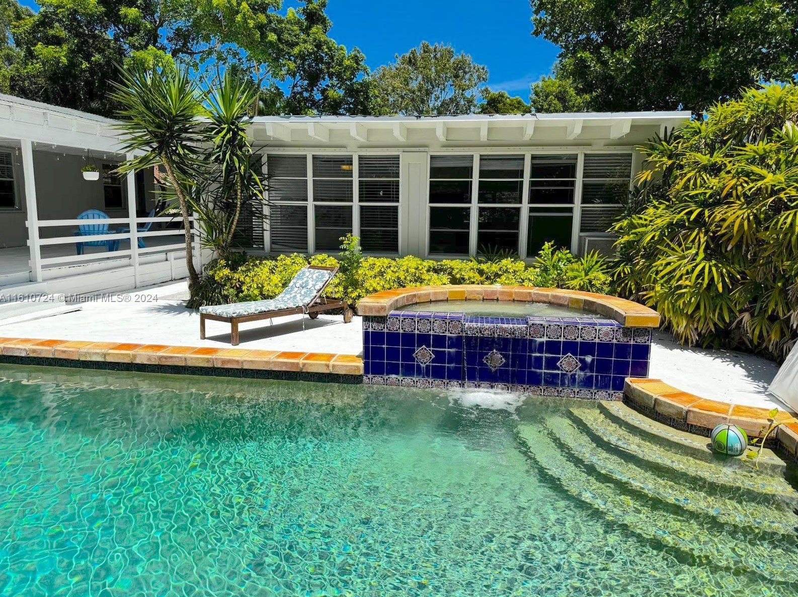 560 107 St, Miami FL 33156-4162 exterior