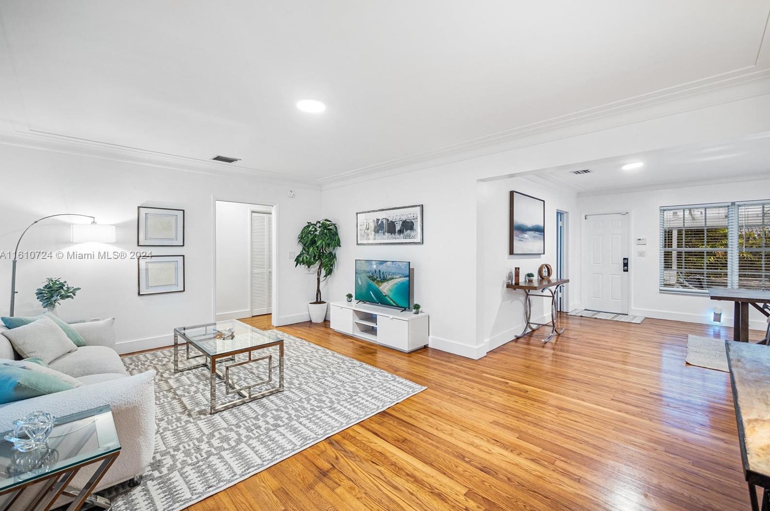 560 107 St, Miami FL 33156-4162 exterior