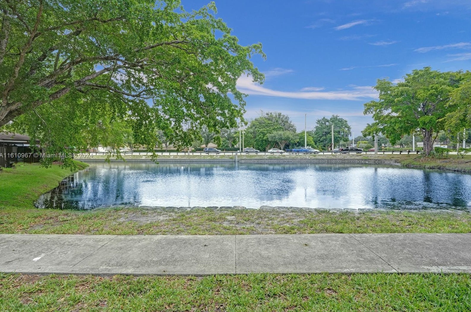 10121 Woodbury Ct, Hollywood, FL 33026