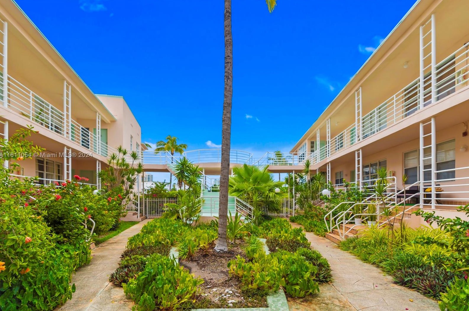 6881 Bay Dr, Miami FL 33141-5402 exterior