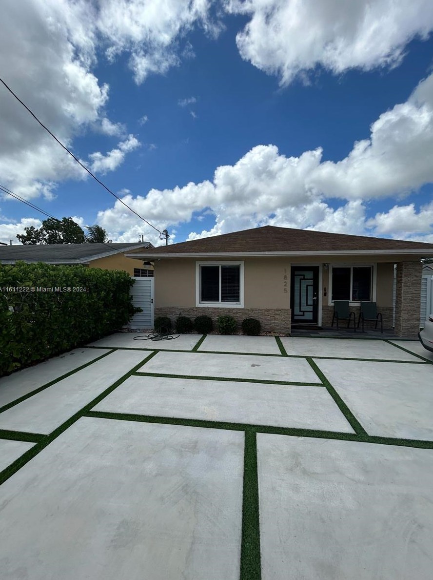 1825 Ne 154th St, Miami, FL 33054