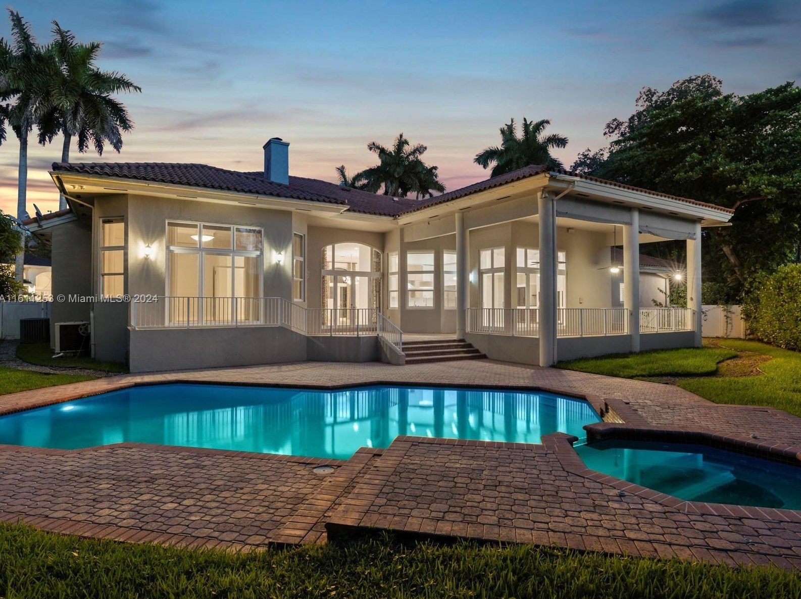 9350 Sw 93rd Pl, Miami, FL 33176