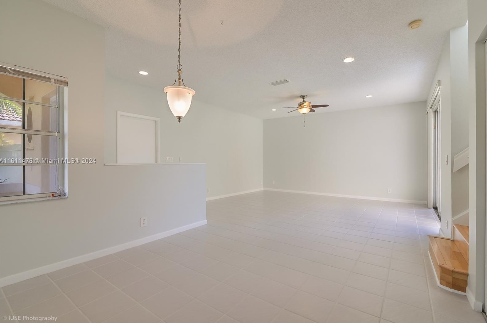 945 180th Ter, Hollywood FL  33029-4427 exterior