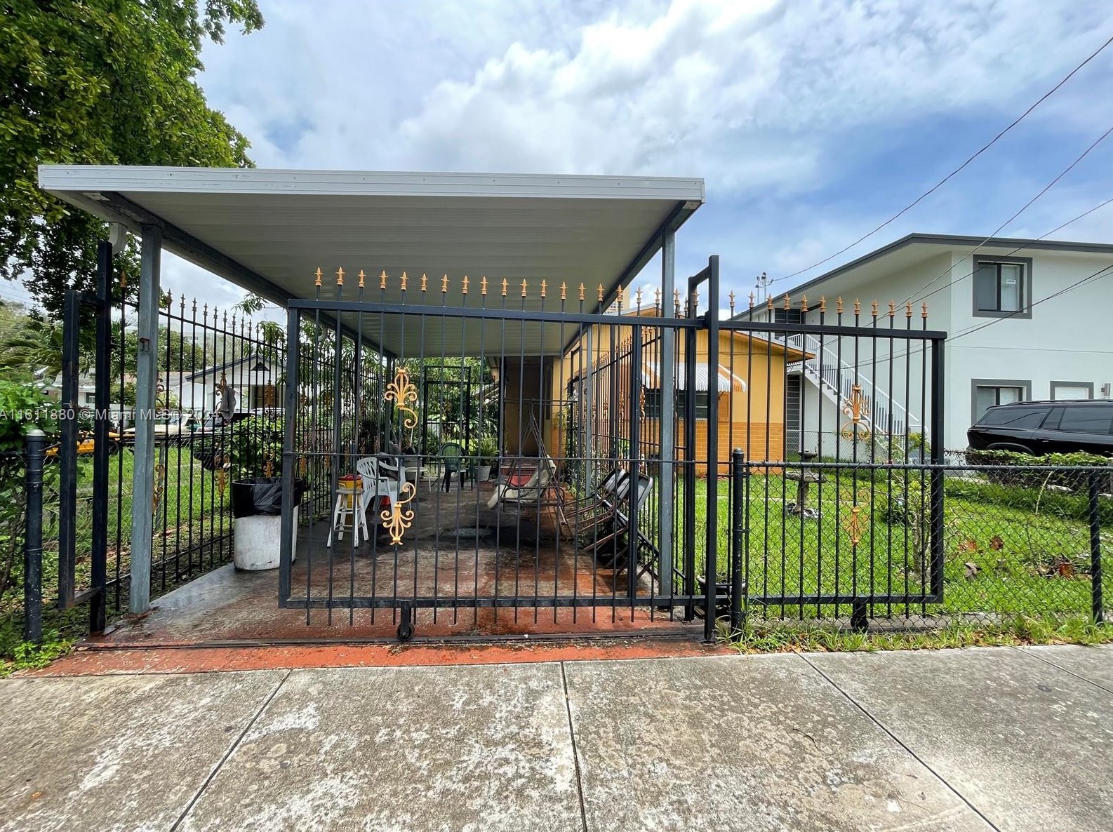 2261 51st Ter, Miami, FL 33142-8050