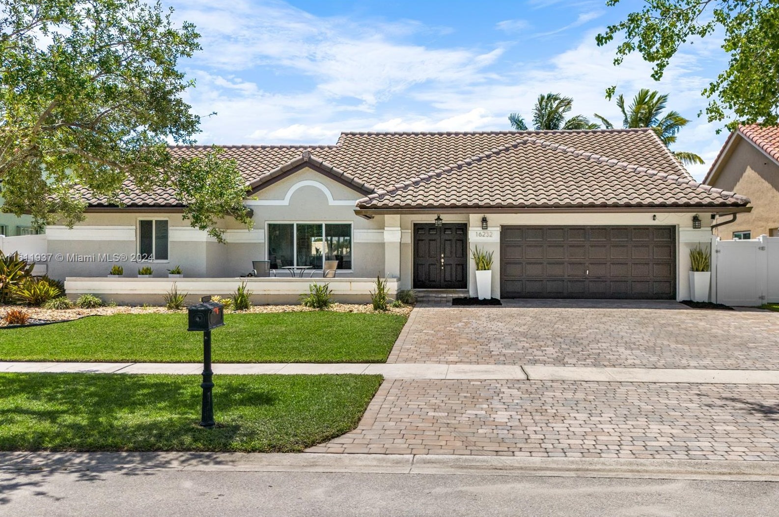 16232 Nw 15th St, Hollywood, FL 33028