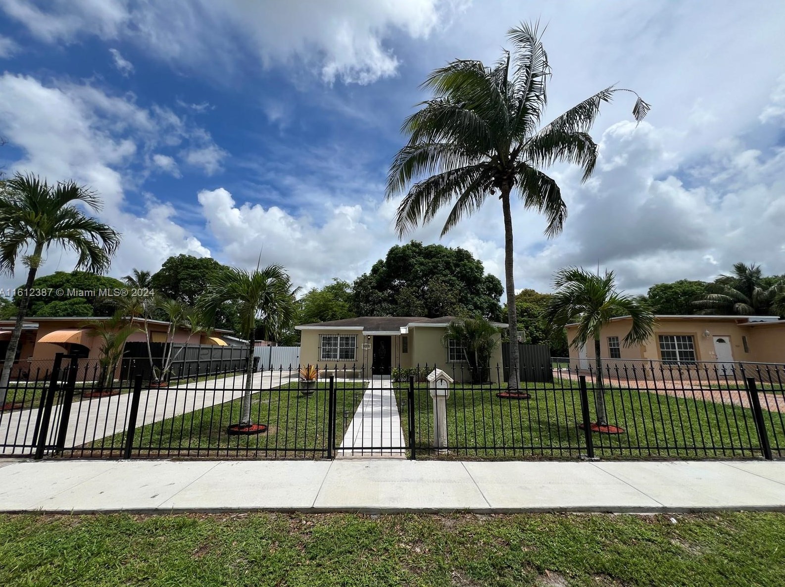 1035 123rd St, Miami, FL 33168-6415