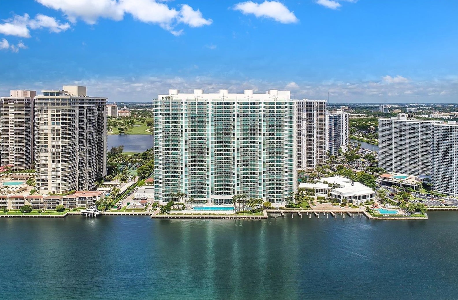 20201 Country Club Dr, Miami FL 33180-3001 exterior