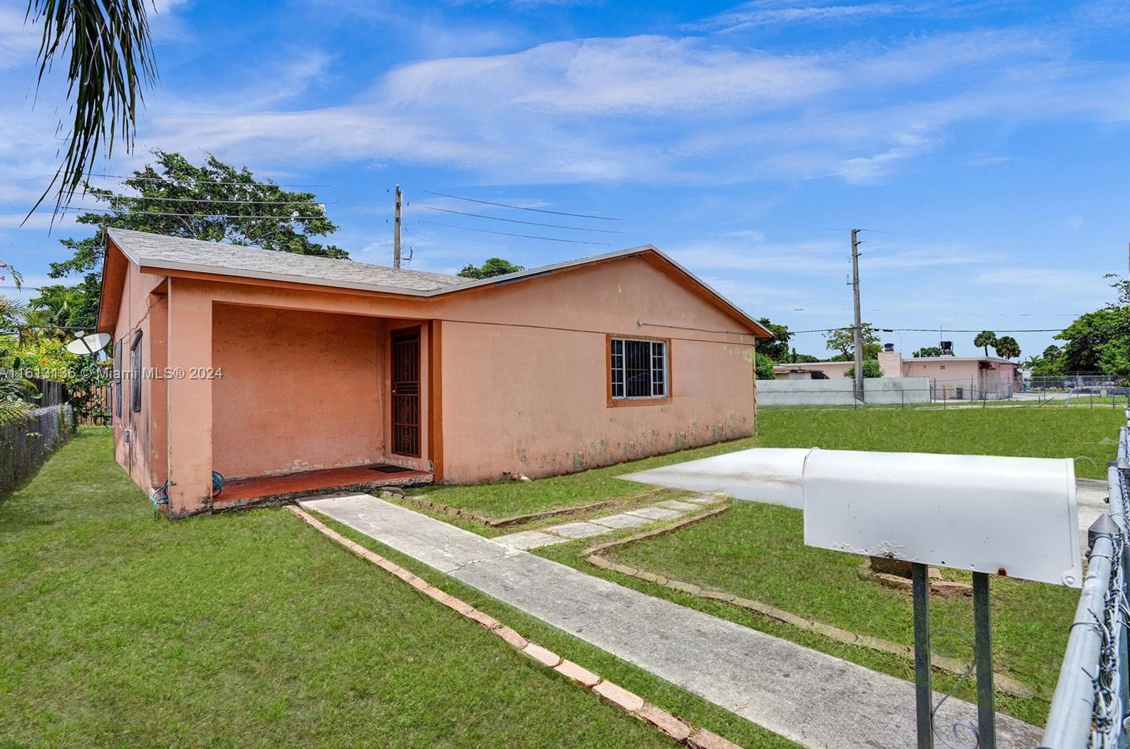 1047 Superior St, Miami, FL 33054-3967