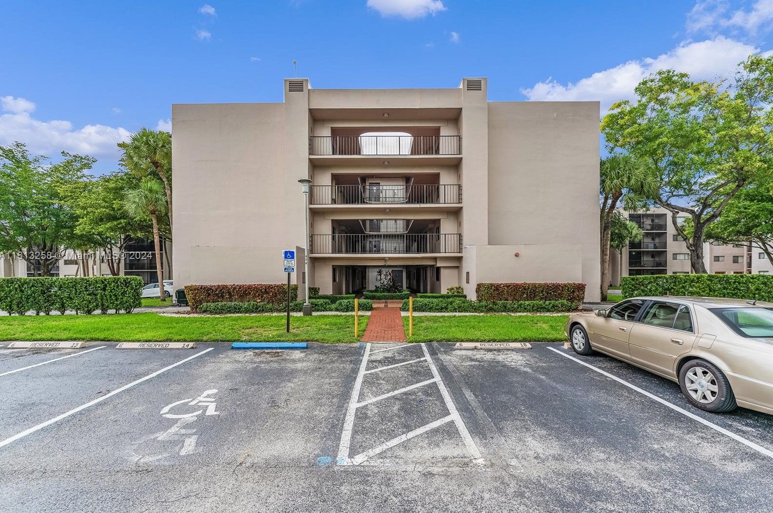 8540 Sw 133rd Avenue Rd #201, Miami, FL 33183