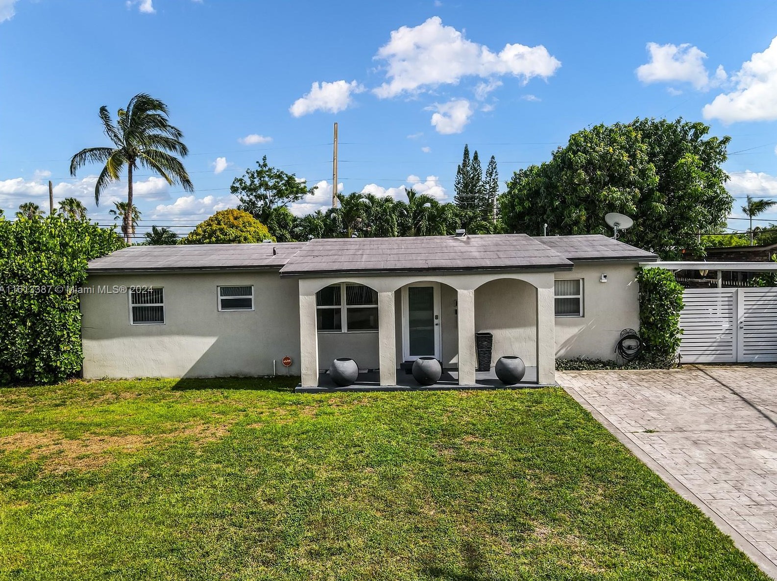 10400 Sw 151st Terrace, Miami, FL 33176