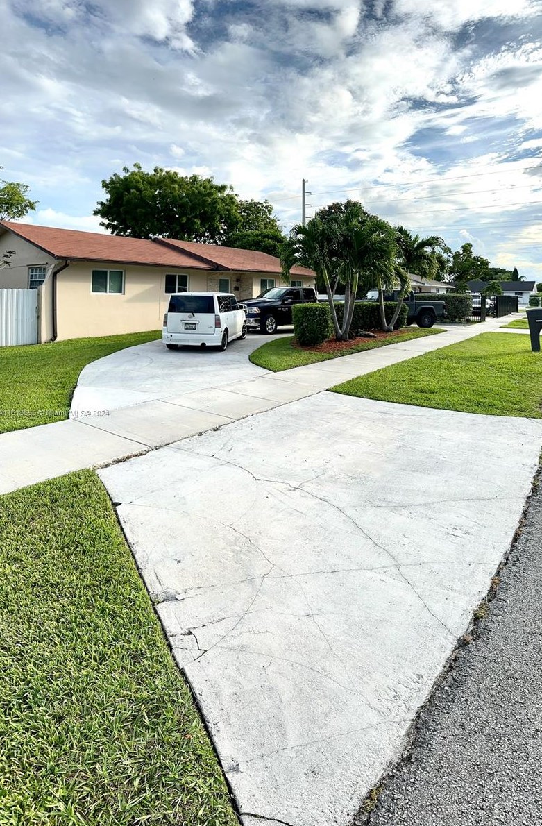10630 164th St, Miami, FL 33157-3055