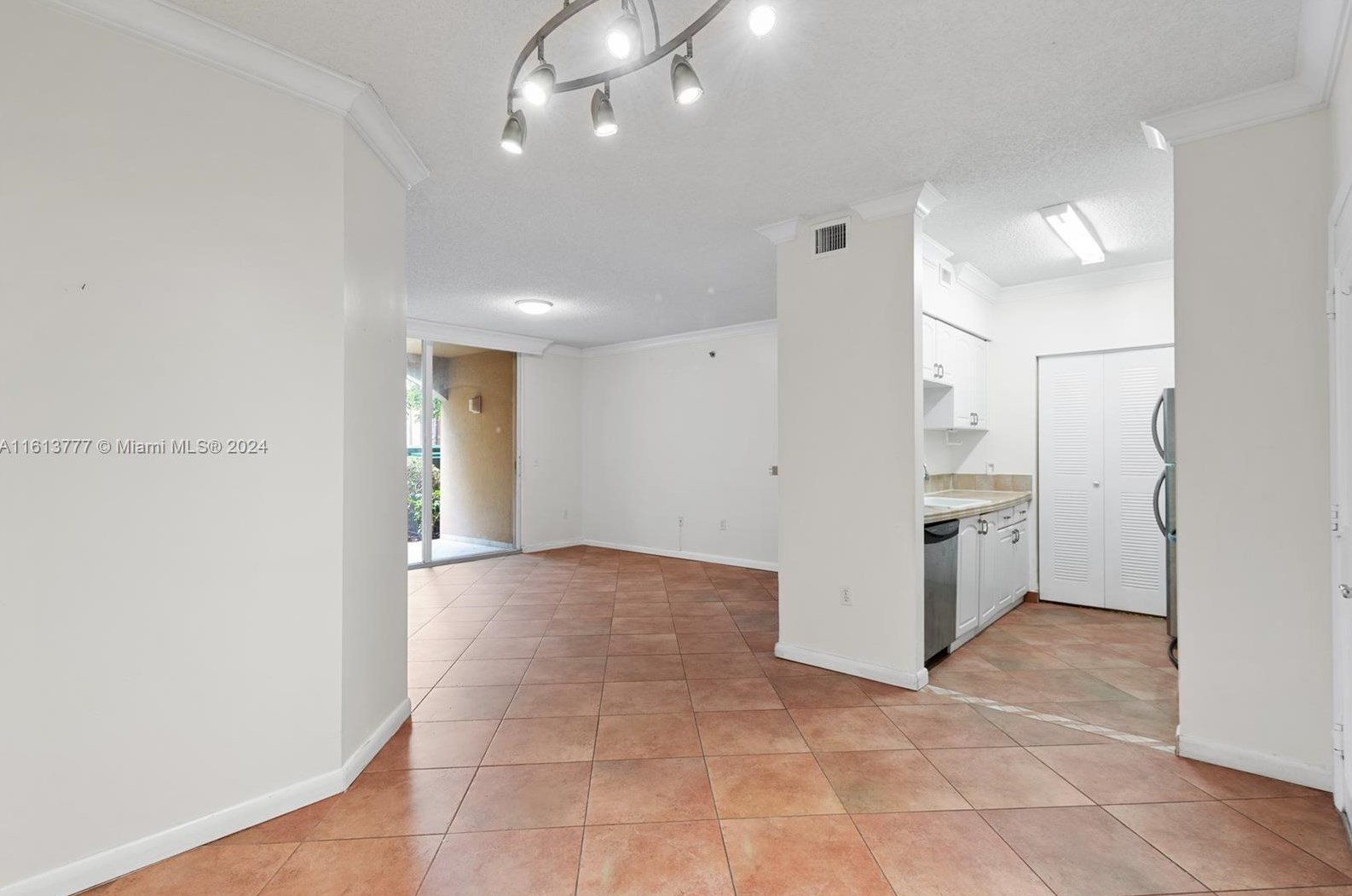19701 E Country Club Dr # 5105, Miami, FL