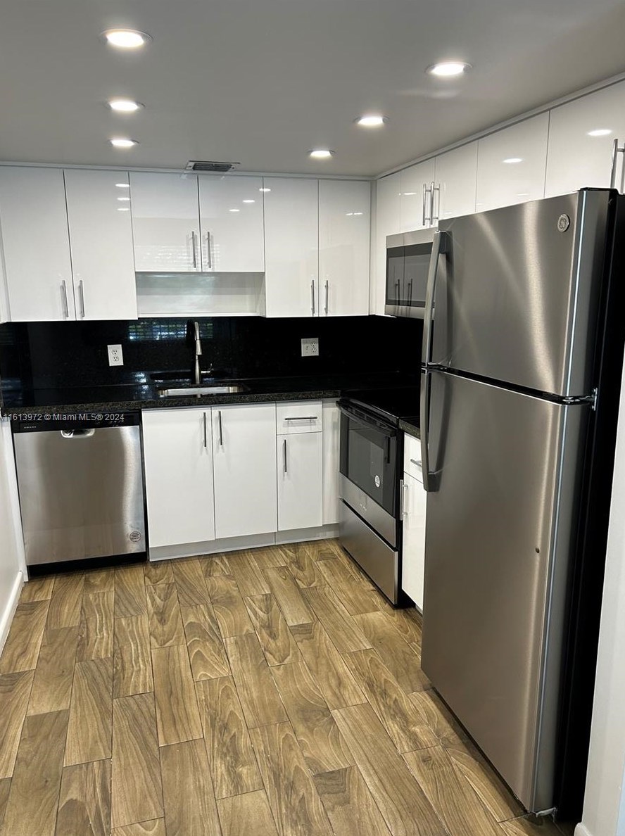 300 Sw 134th Way #205e, Hollywood, FL 33027