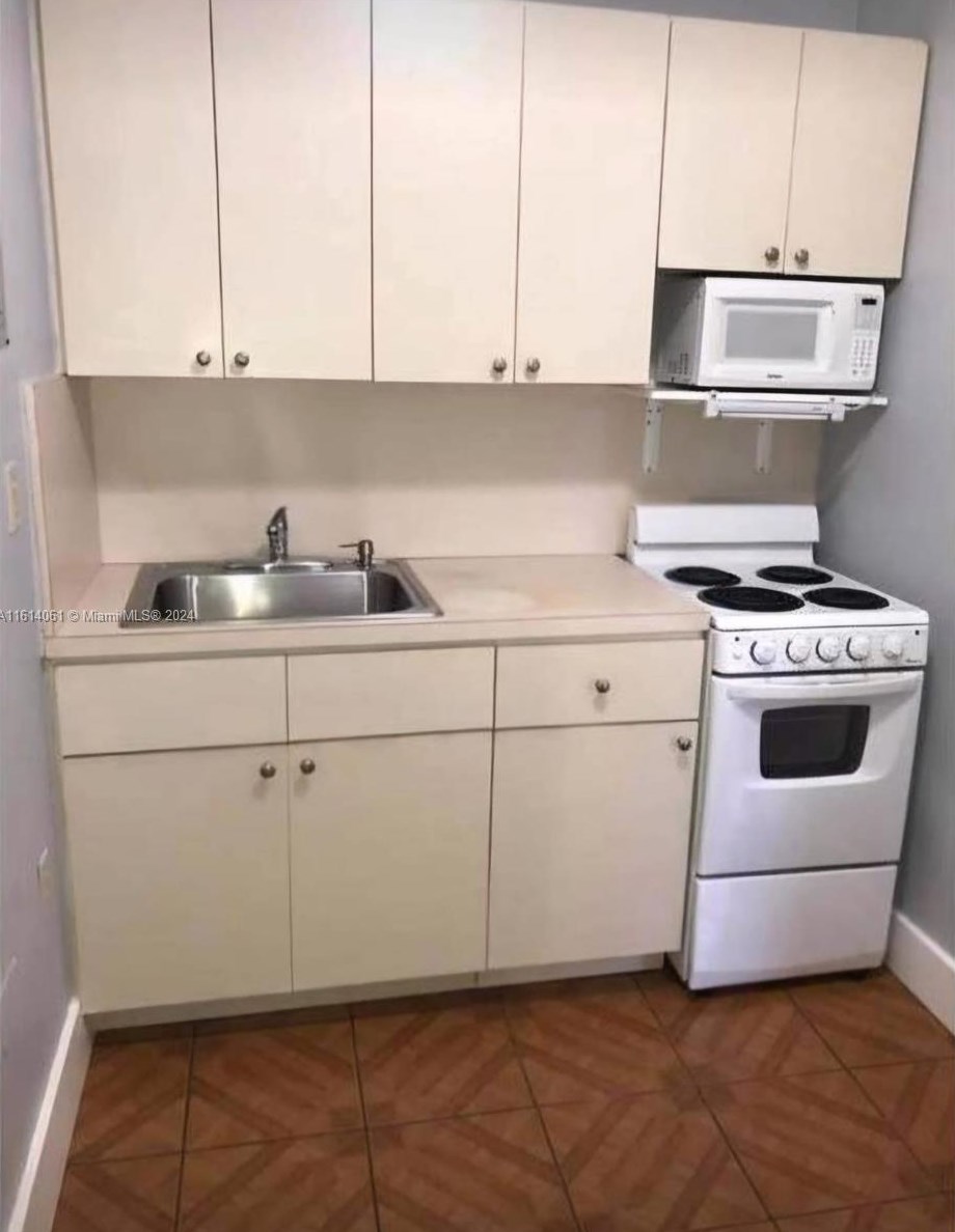 4758 W Flagler St #16, Miami, FL 33134