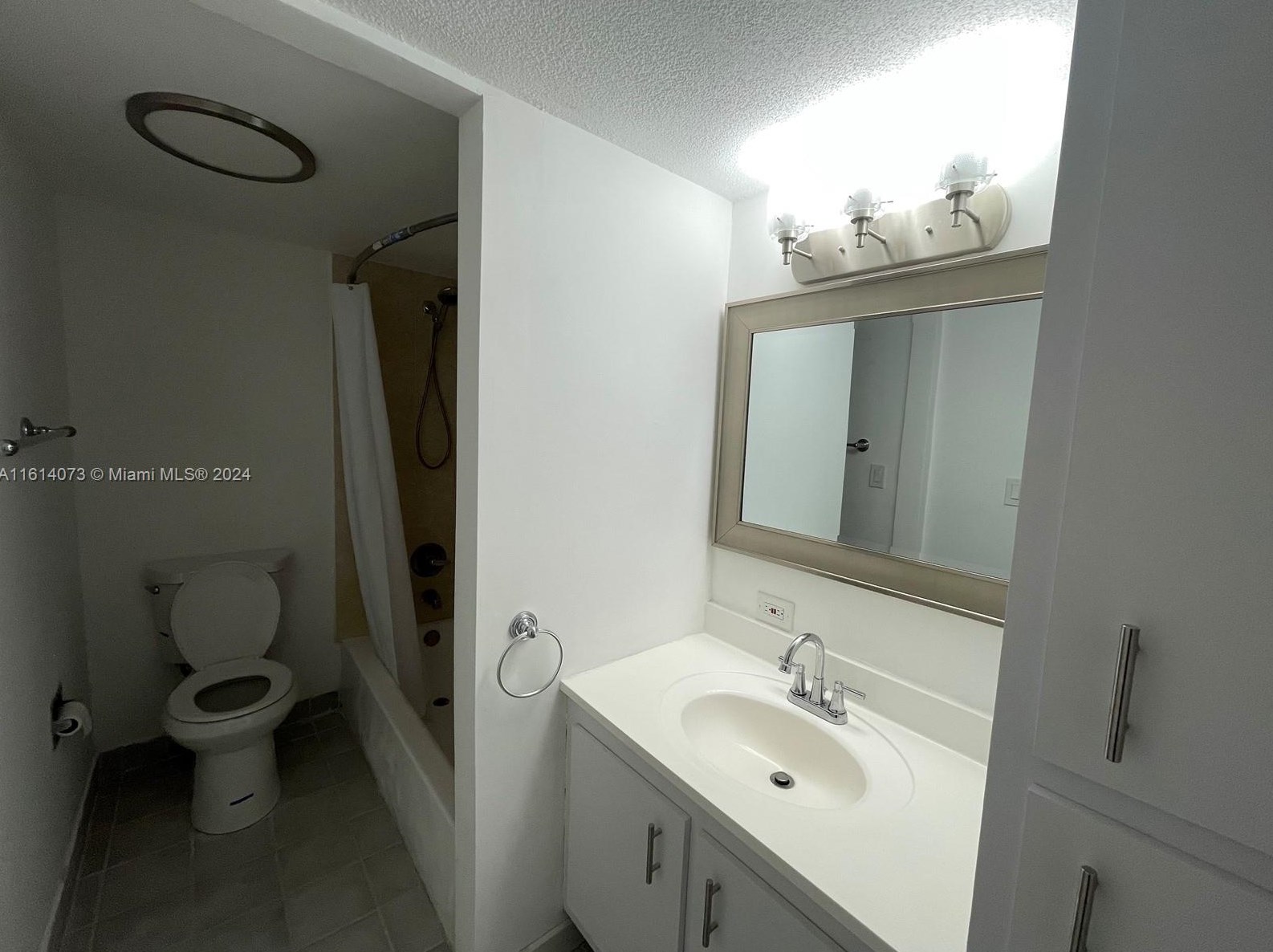 16909 Bay Rd, Miami FL 33160-4254 exterior