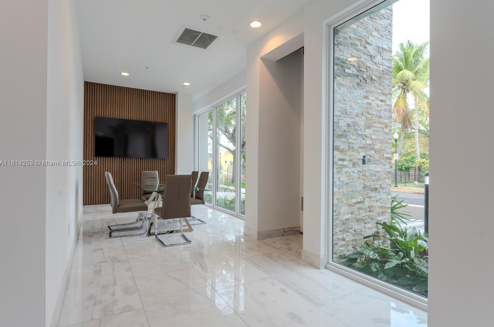 1850 Monroe St, Hollywood, FL 33020-5118