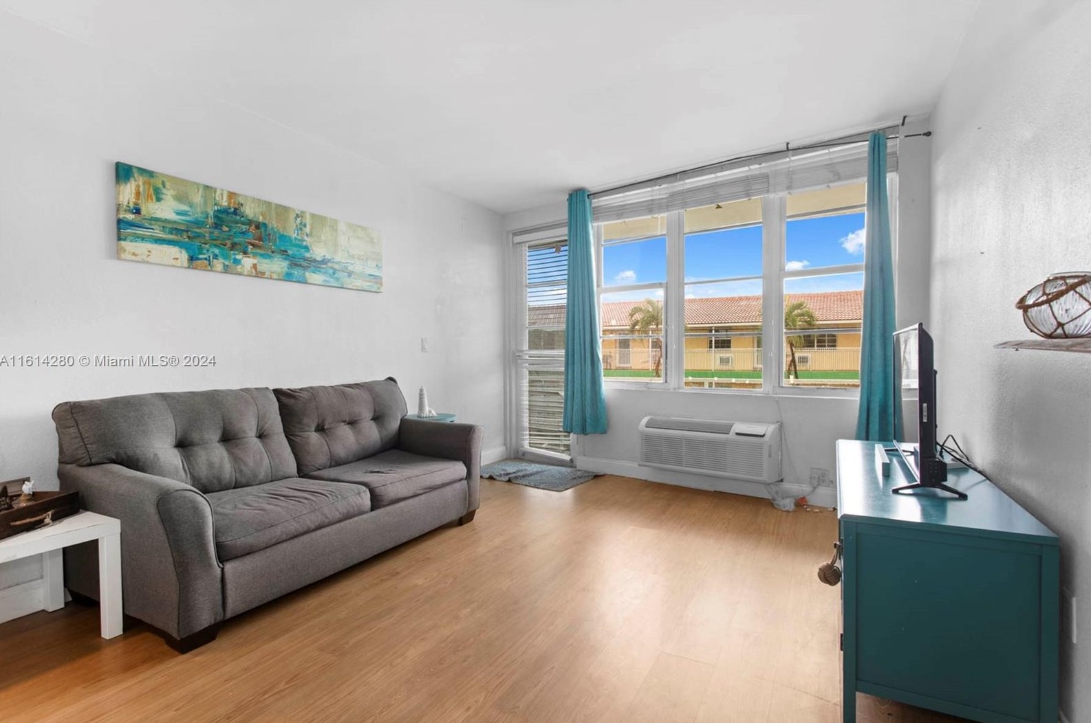 300 74th St #15, Miami, FL 33141