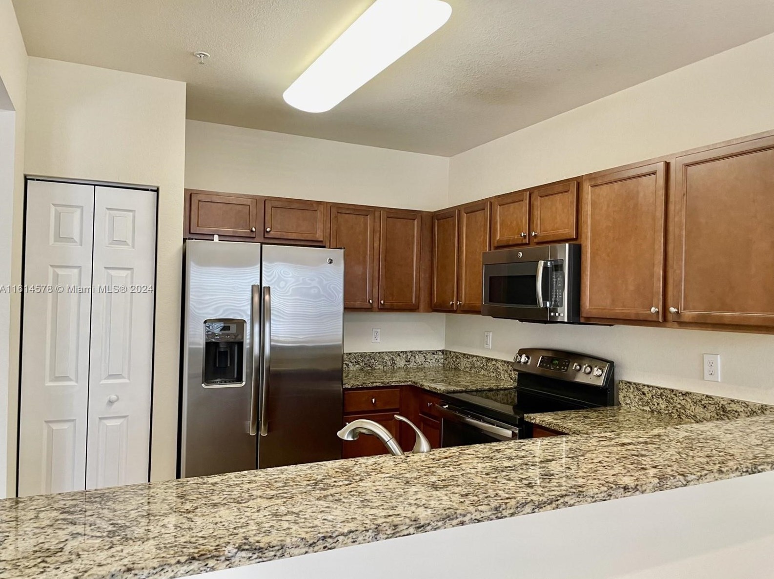 8930 Nw 97th Ave Apt 203, Miami, FL 33178